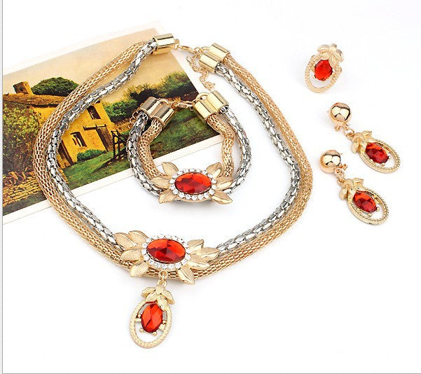 Alliage de mariée quatre pièces d'Europe et d'Amérique double couleur collier de fleur de cristal oreille