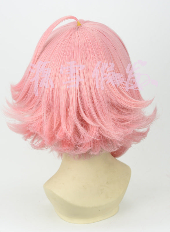 Perruque rose renversée