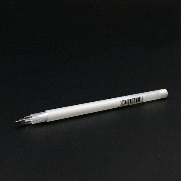 Stylo surligneur peint à la main avec carte noire