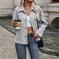 Veste de poche de bouton de couleur solide de mode casual d'automne pour femmes
