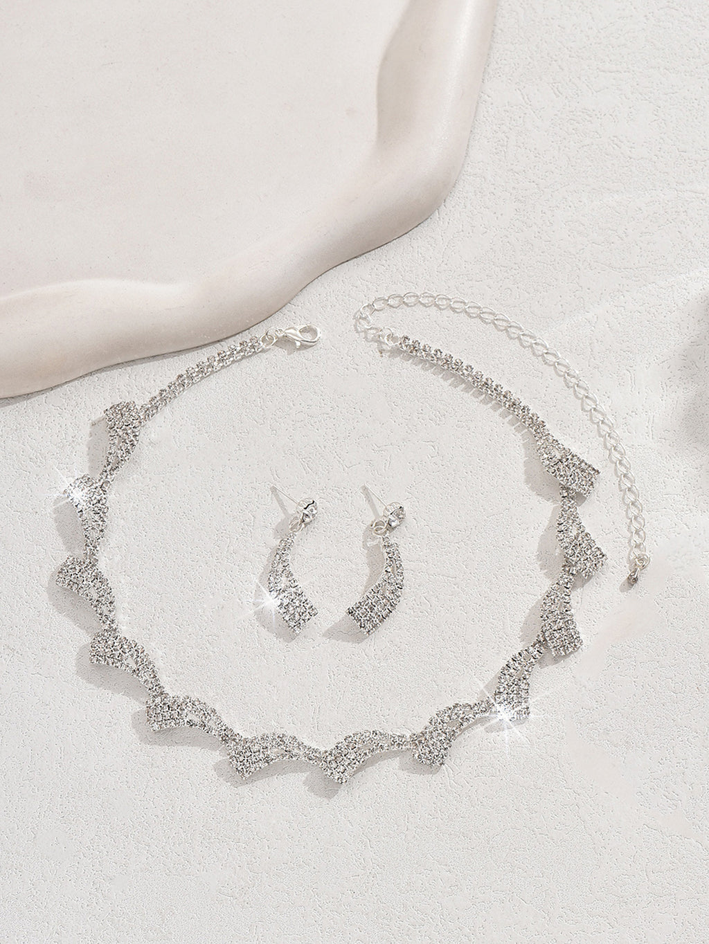 Niche Design personnalisé Boucles d'oreilles en corne de diamant complet