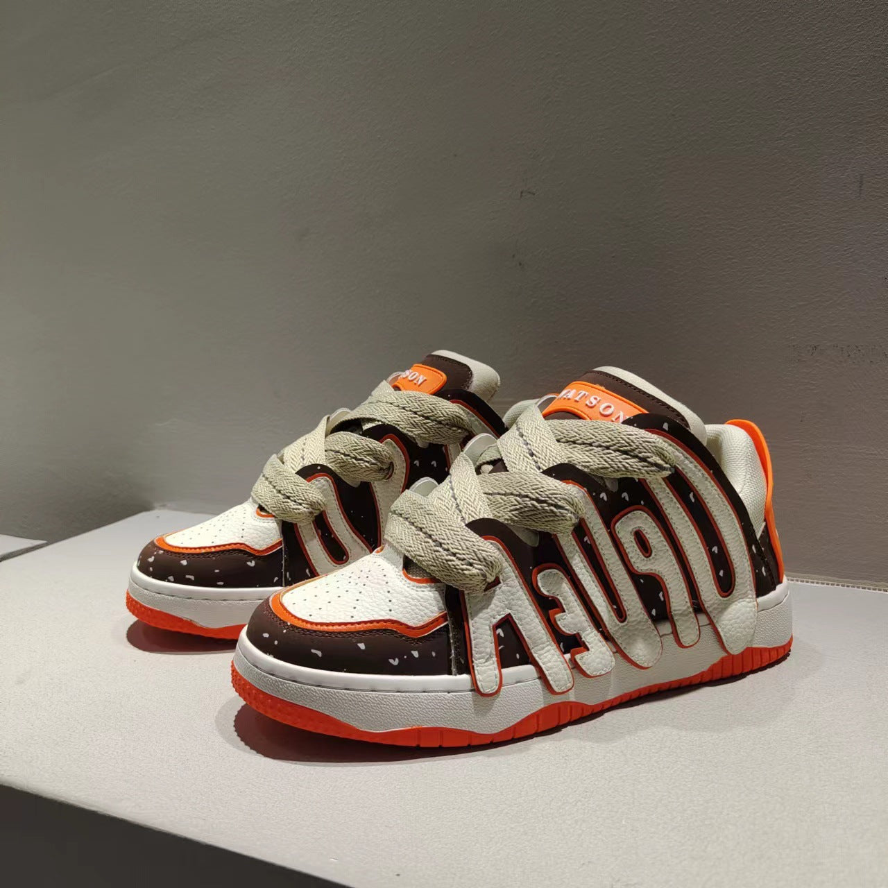 Hommes et femmes Casual Sports Bas épais Alphabet Retro Sneakers