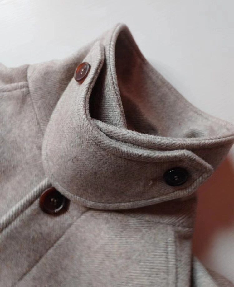 Manteau de laine de longueur moyenne pour hommes avec boutons de corne Et un collier de lapel