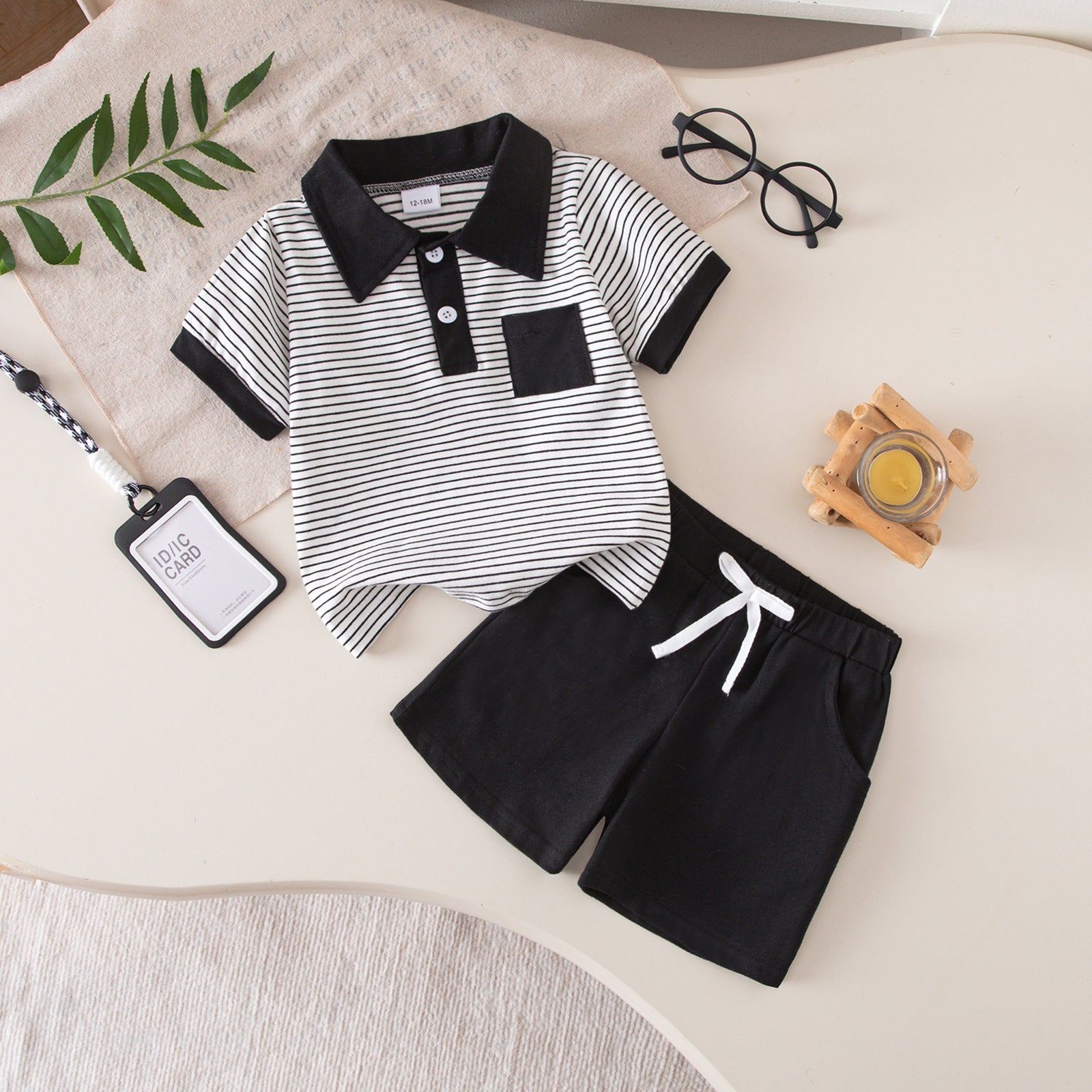 Top et shorts rayés pour garçons