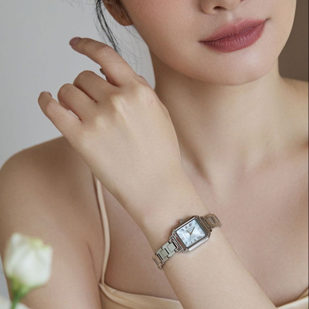 Montre carrée femmes mode et élégant style