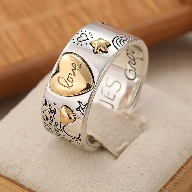 Une bague double couleur qui se marie avec amour