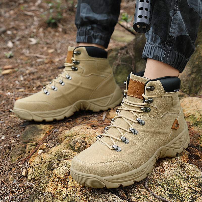 Bottes de randonnée de taille moyenne en automne et en hiver