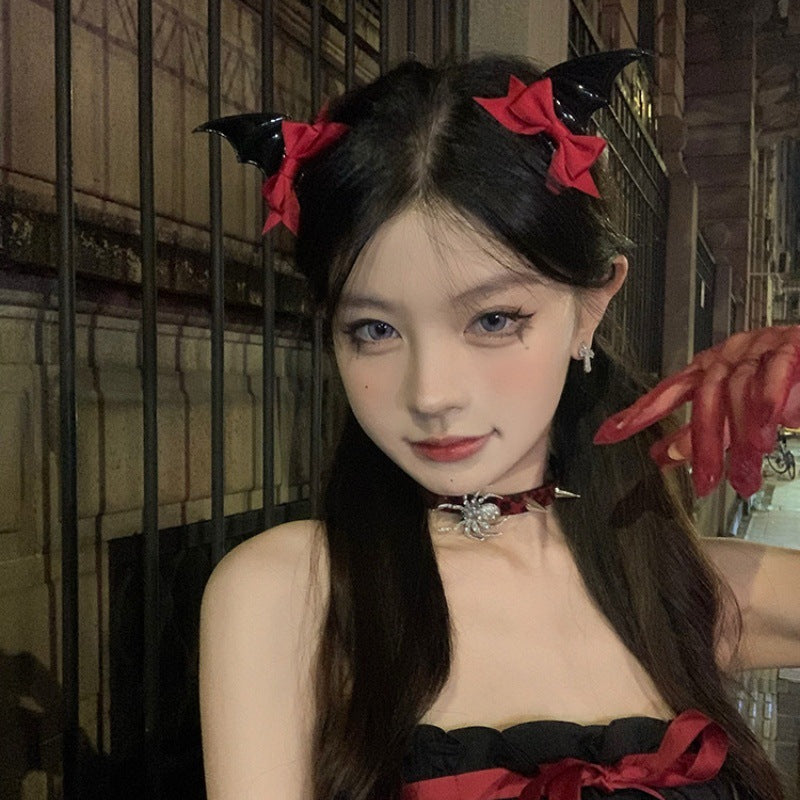 Le diable chauve-souris Bow coiffure de pince