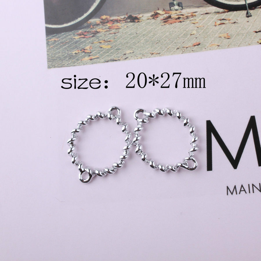 Double pendentif ovale en forme de torsion suspendue