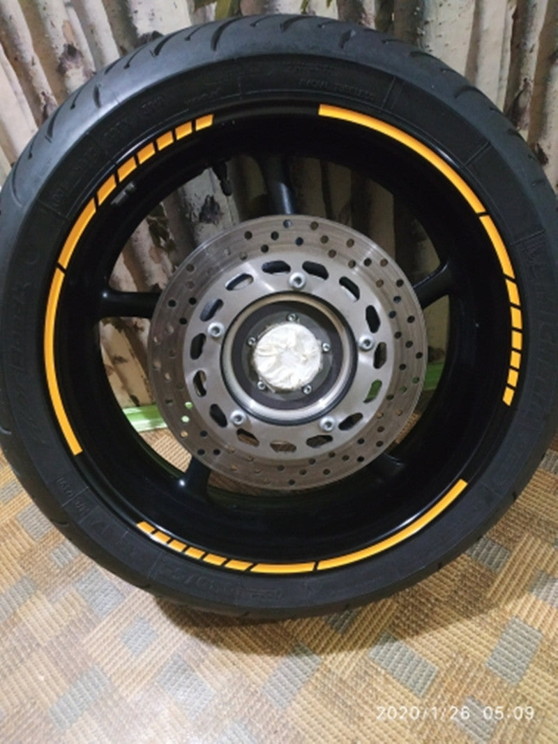 Roue de 18 pouces avec autocollant de jante de moto