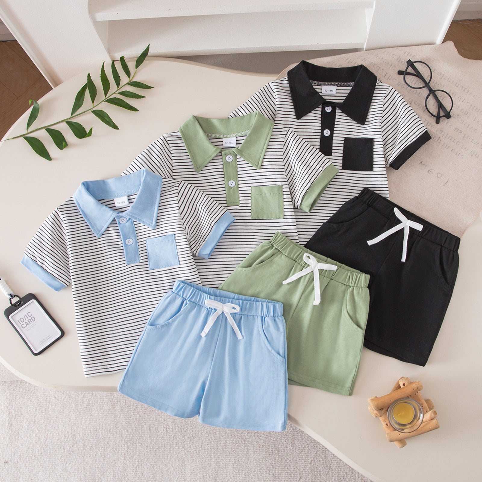 Top et shorts rayés pour garçons