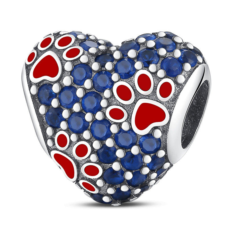 Bracelet bricolage avec un pendentif et des perles d'impression de patte mignon