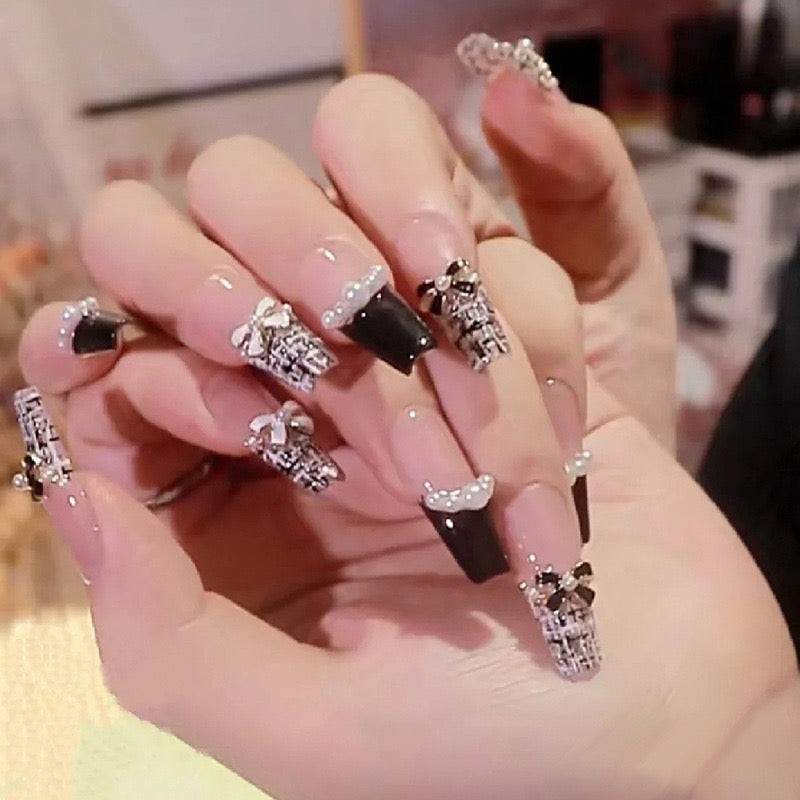 24 PCS noir et blanc CC ongles art