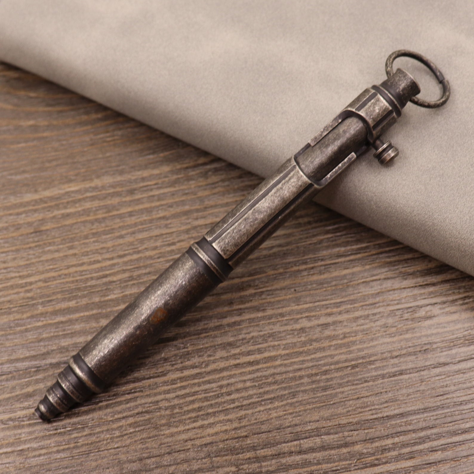 Stylo tactique en métal de type bolt en cuivre pur rétro