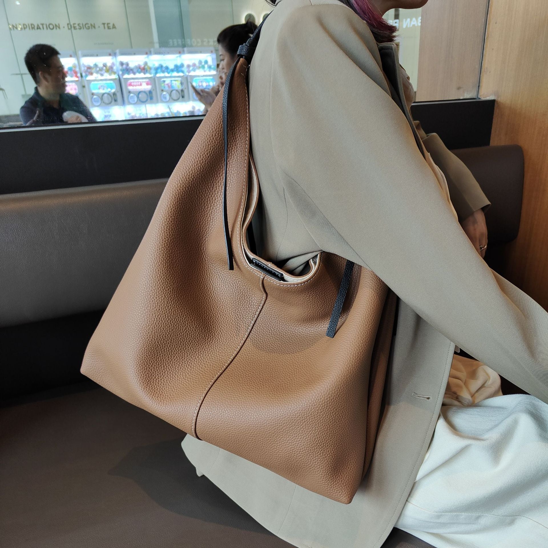 Sac à épaule en cuir pleine fleur de forme Niche
