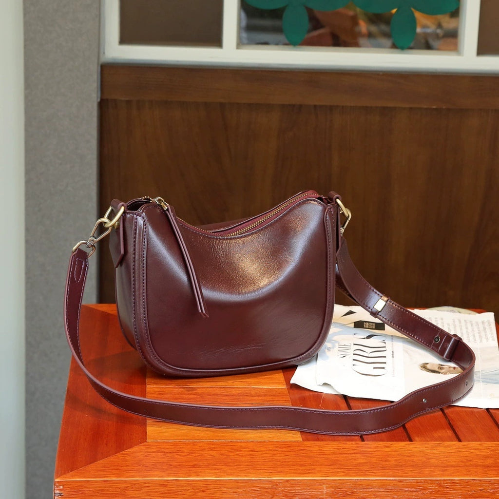 Commerce extérieur Sac d'épaule de croissant de cowhide à grain végétalisé