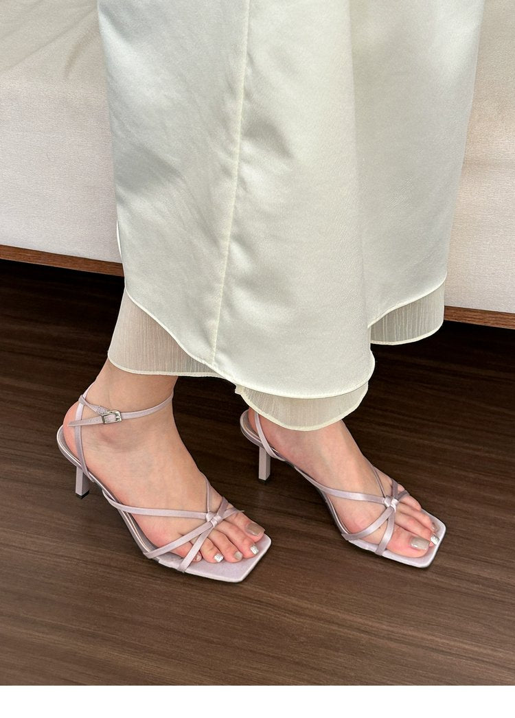 Sandales élégantes à talons hauts avec une seule boucle