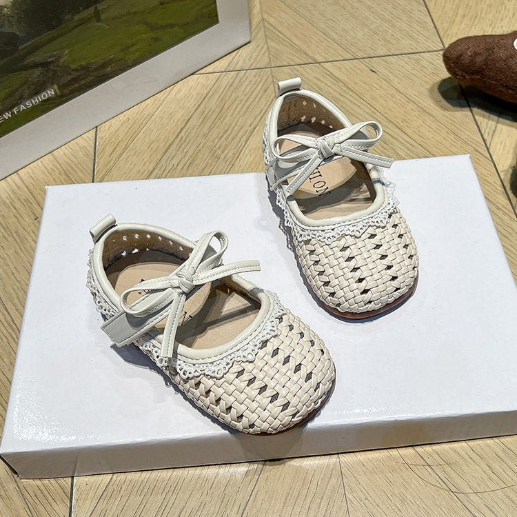 La mode des enfants Hollow Princesse Chaussures Summer Style Filles' Soft Bottom Hollow Baotou Lit