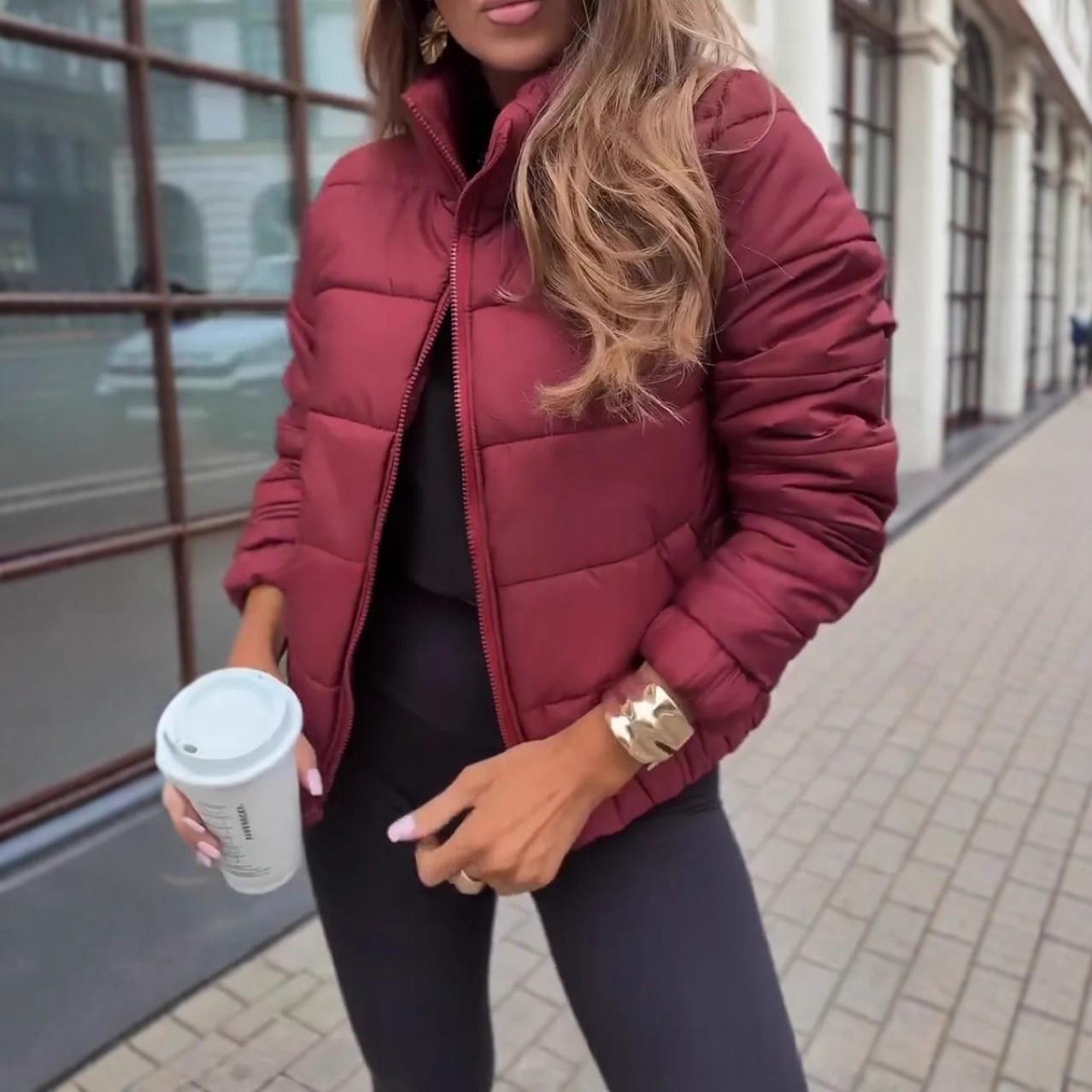 Manteau en coton rembourré au bas de l'automne