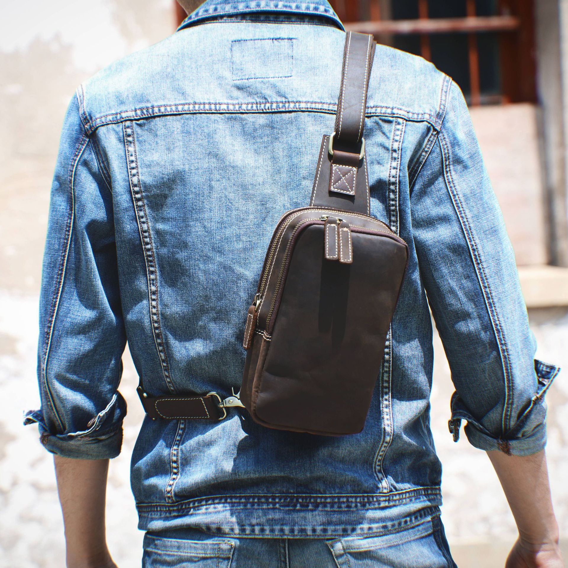 Sac de poitrine en cuir plein-grain pour homme