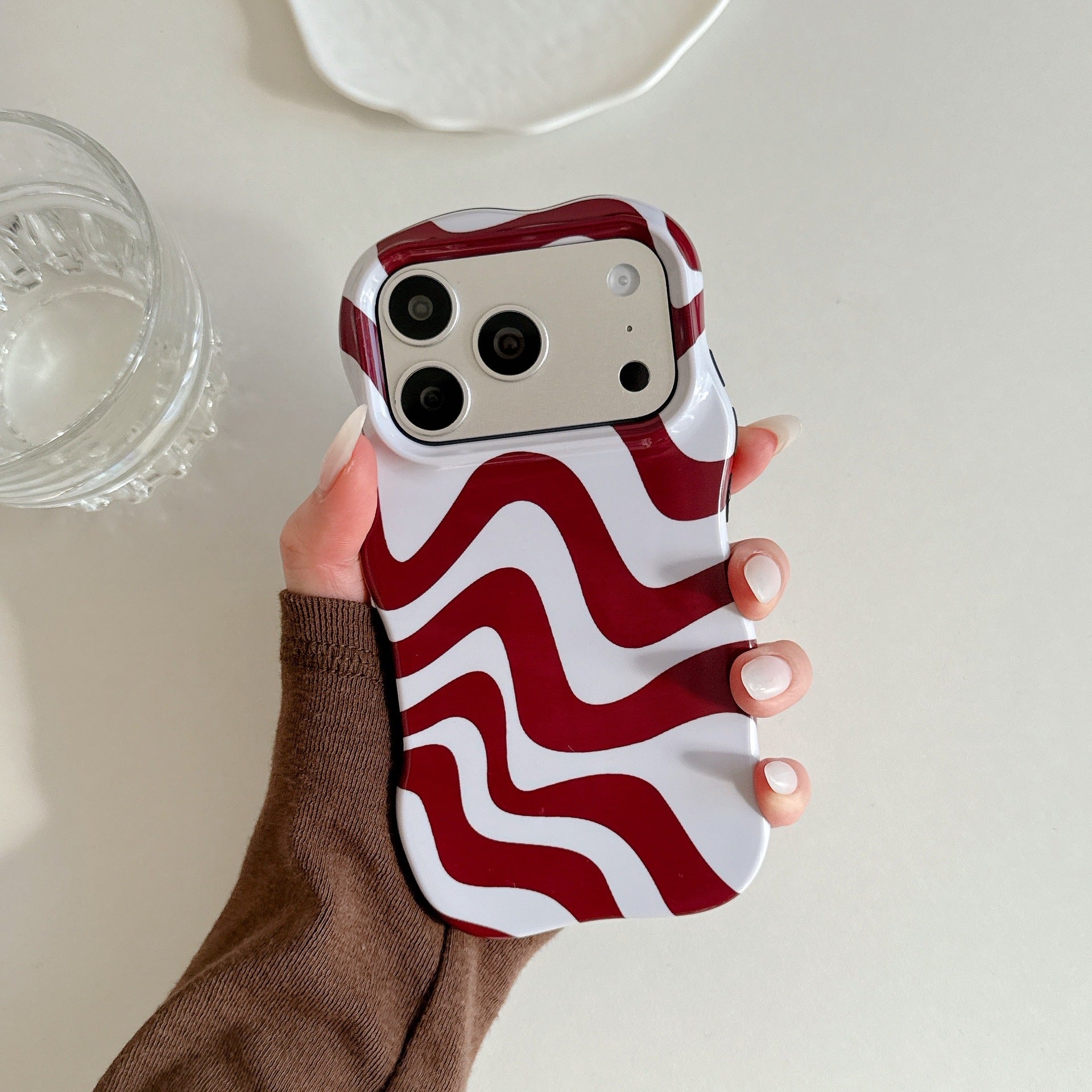 Cas de téléphone à rayures géométriques minimaliste de niche