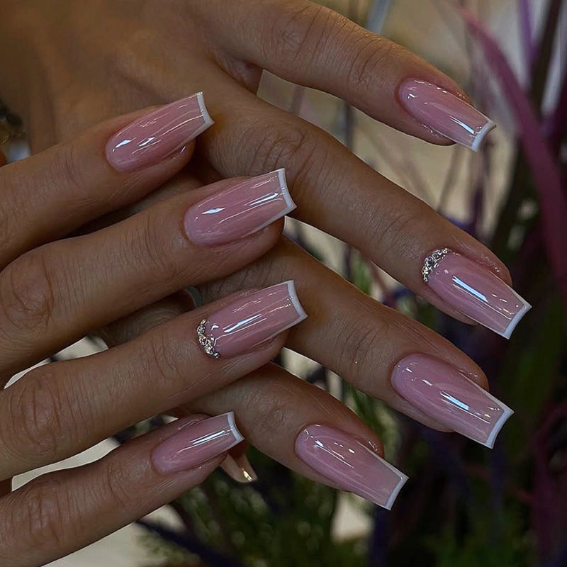 Les ongles de style Instagram Wearable Manucure française Les ongles Wearable avec Strass