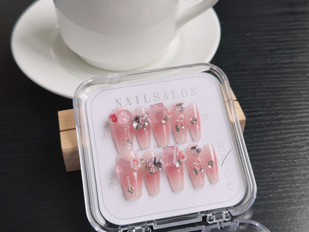 Appuyez sur les ongles T037