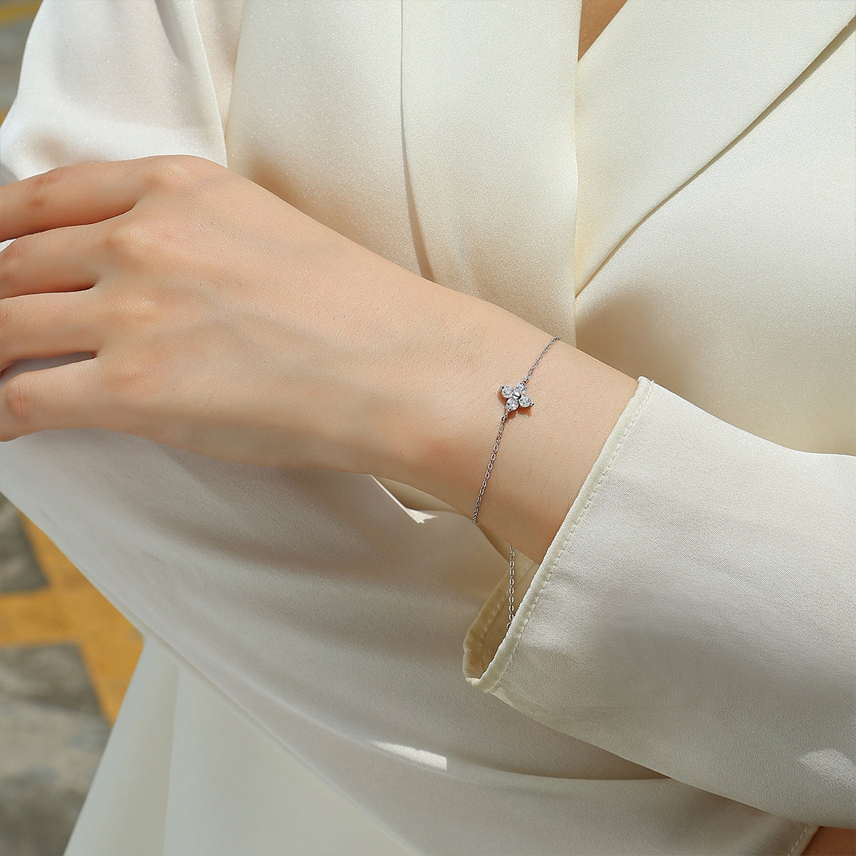 S925 Bracelet en argent 1.6g Cross Moissanite
