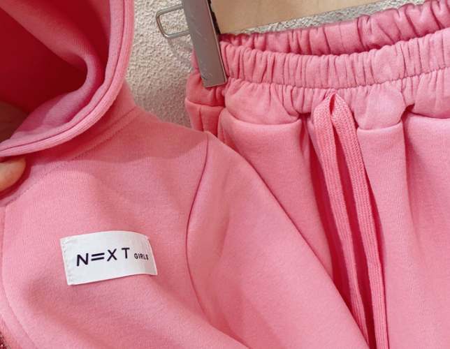 Deux hoodies de sport et de loisirs parents-enfants