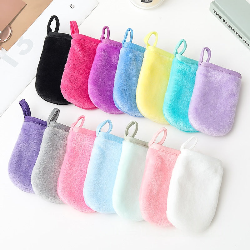 Nettoyer les cots du doigt maquillage faciale enlèvement des gants