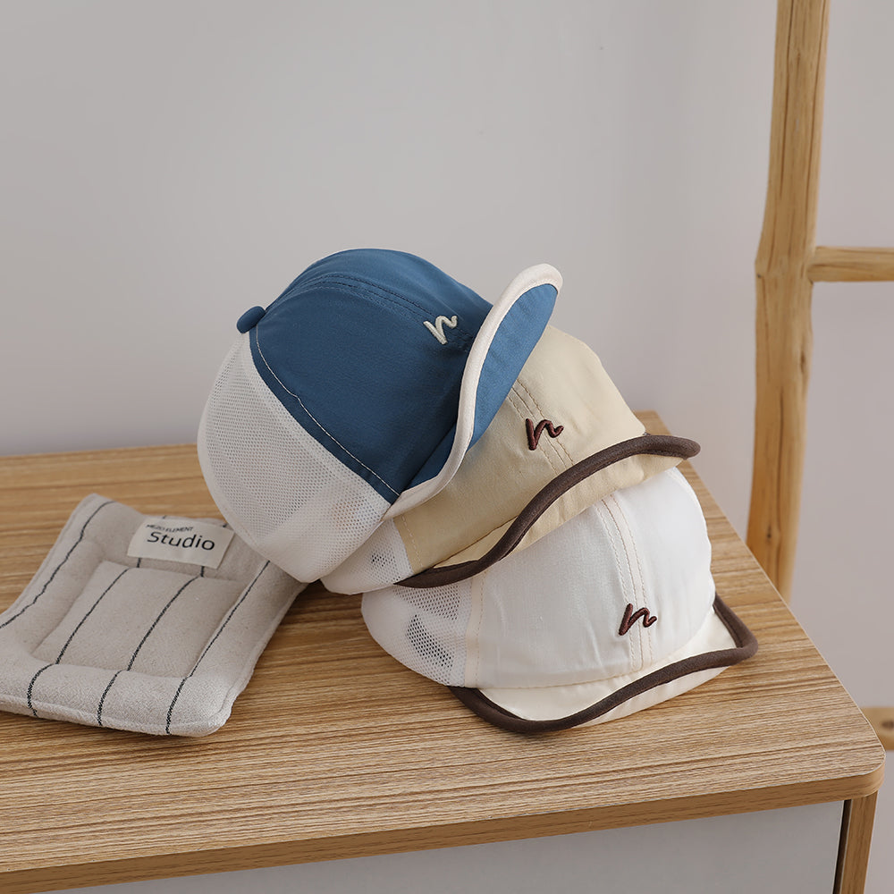 Casquette de baseball courte Brimmed pour enfants avec surface en mesh pour ventilation et protection solaire