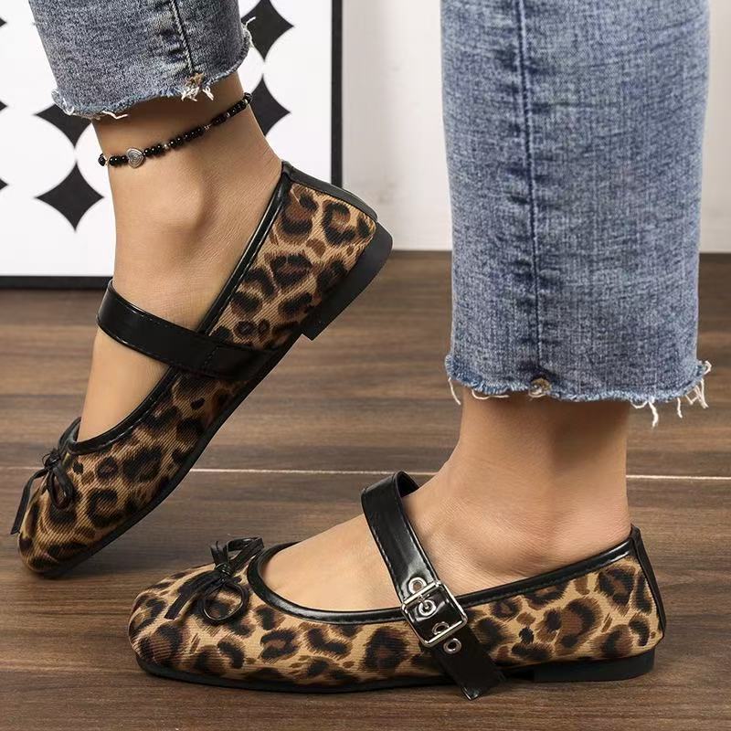 Chaussures plates de style français à gros orteil carré avec une Bow Detail