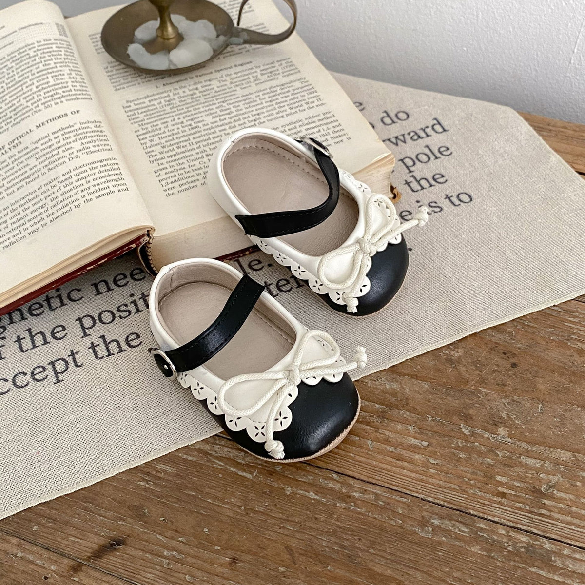 Sweet mignon bébé filles chaussures de style rétro Bow