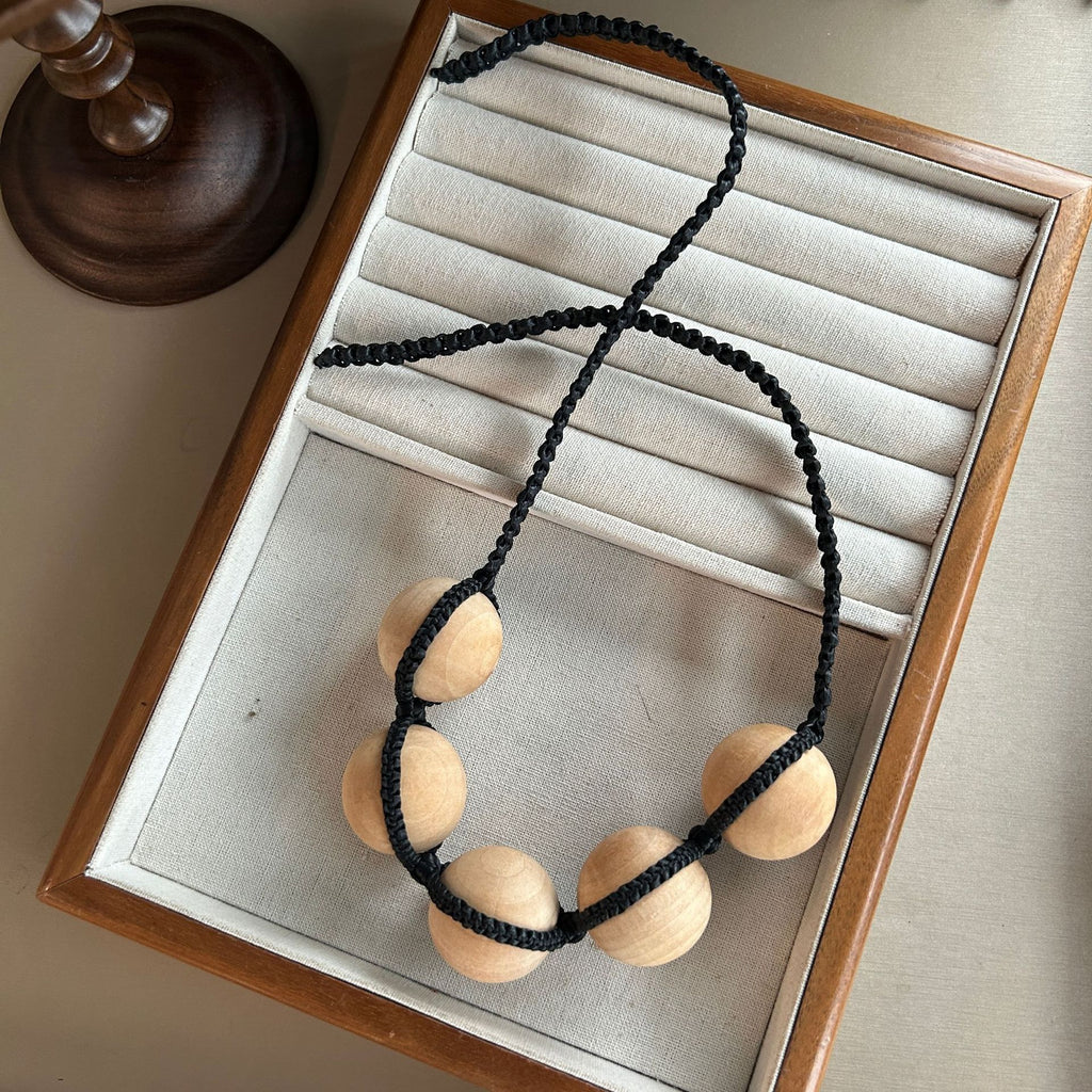 Collier tressé Pearl Raffia