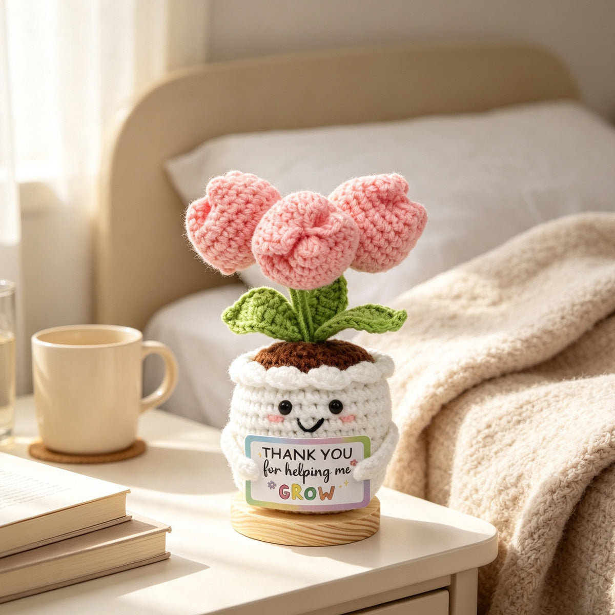 Crochet fait main Tulip Pot ornement avec blanc au crochet conteneur doux fil éternelle C