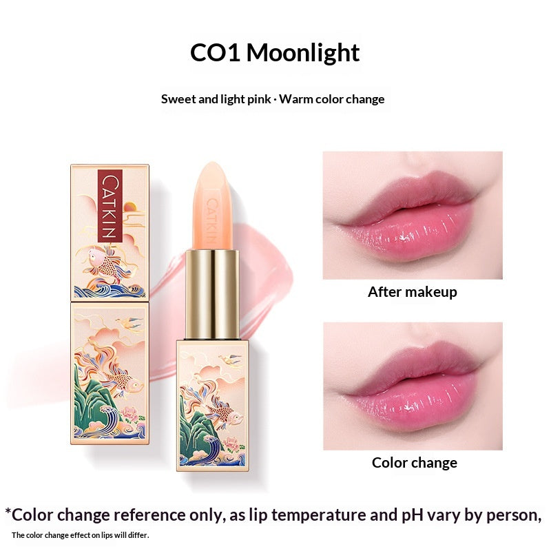 Colour-changing lip balm that repairs chapped lips