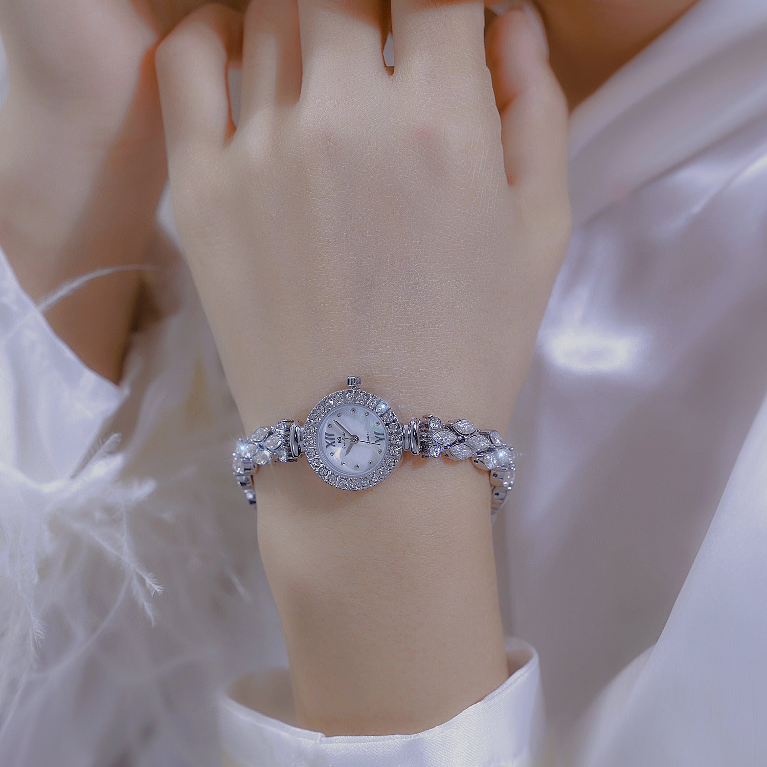 Baita Starry Cheval Eye Zircon Léger Luxury Montre de sirène exquise