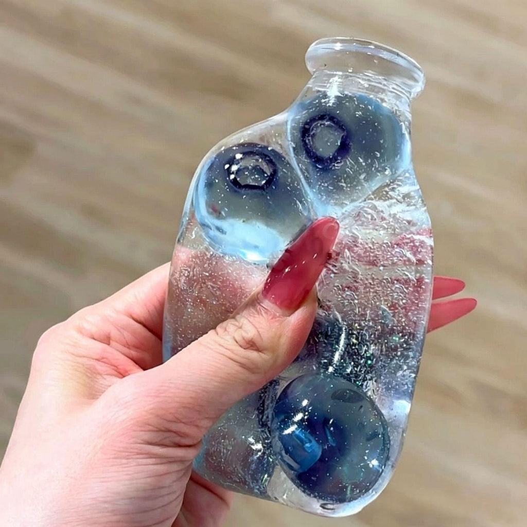 Jouet de pression de bouteille de soda avec la sable