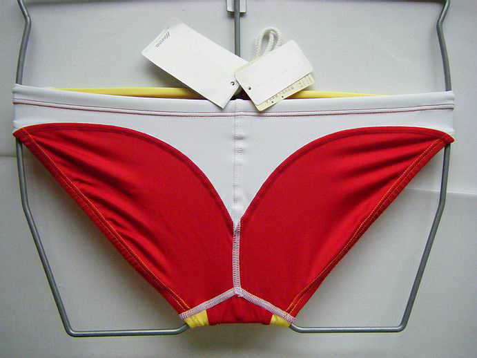 Slips de bain classiques de couleur rouge et jaune pour hommes