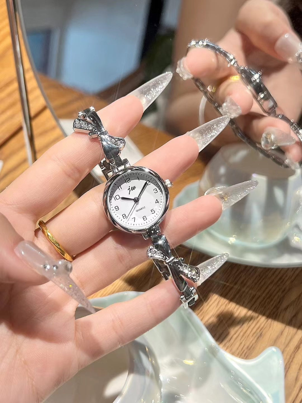 Montre bracelet femme de luxe abordable