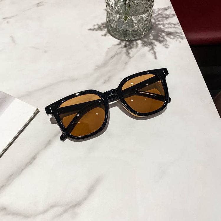 Lunettes de soleil carrées simples à cadre rigide