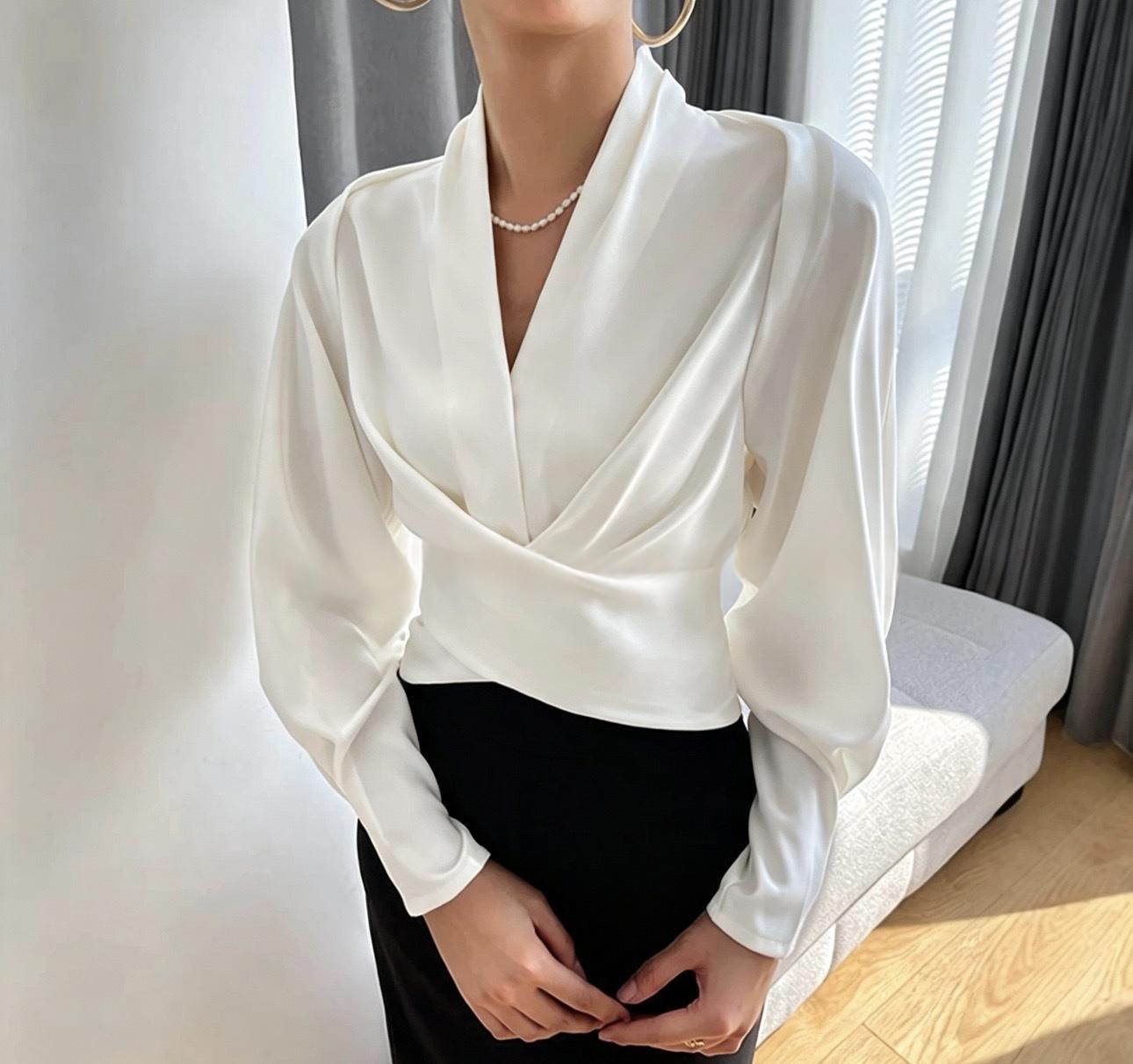 Chemise femme col V Slim-fit couleur unie