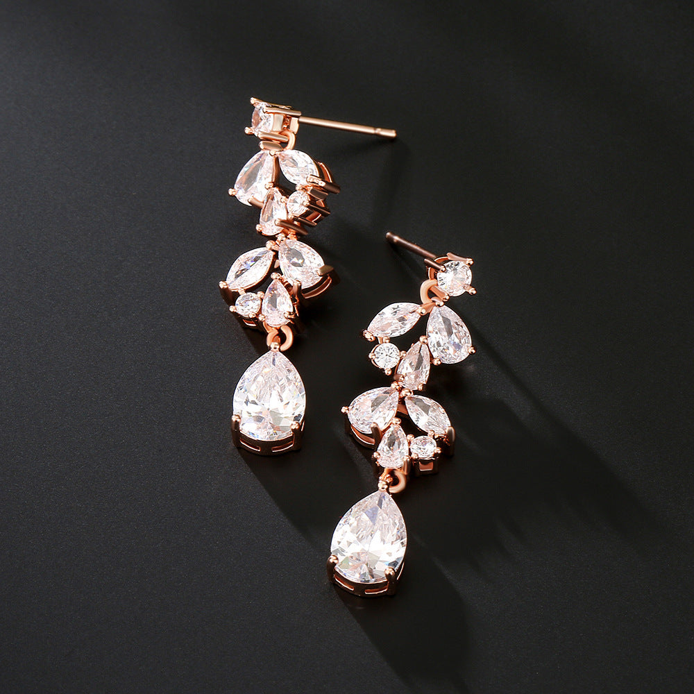 Boucles d'oreilles CZ de la marquise florale en couches pour femmes