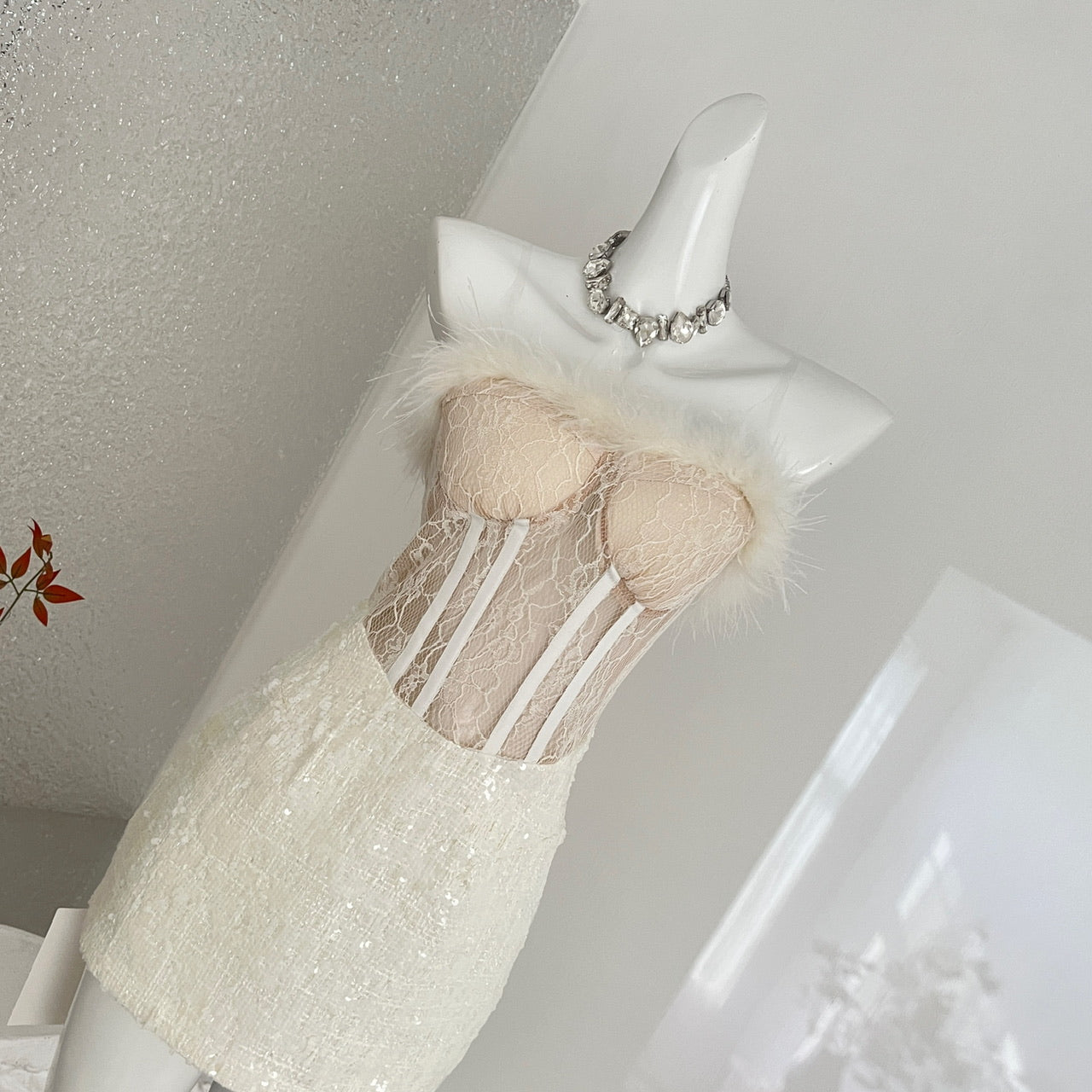 Robe de bodycon sans trapèze pour femmes Dentelle en fourrure Trim Splicing Mini robe pour anniversaire Dinn
