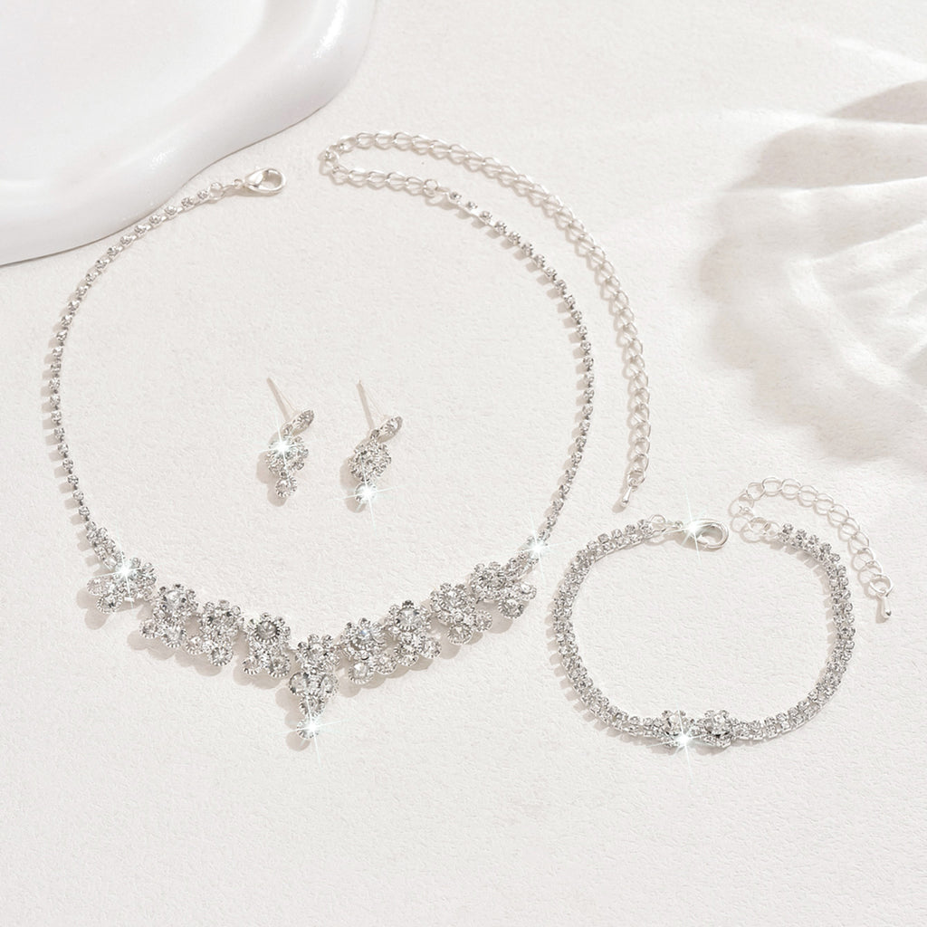 Collier de fleur de strass ultra brillant