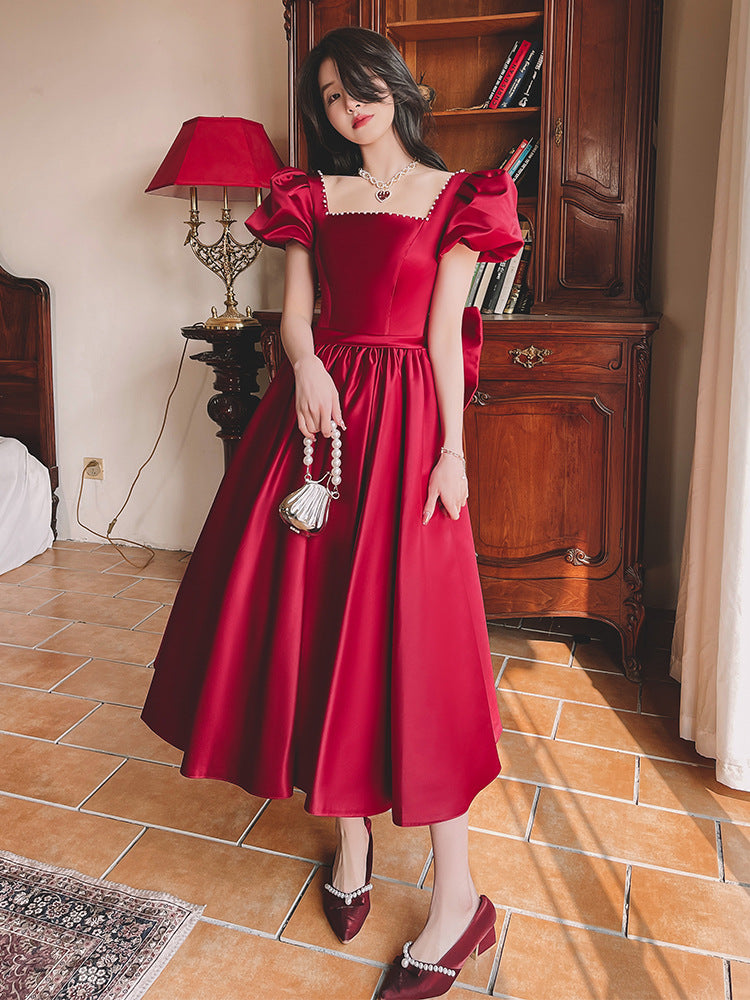 Vin d'hiver engagement rouge quotidien princesse française sur la course robe satin