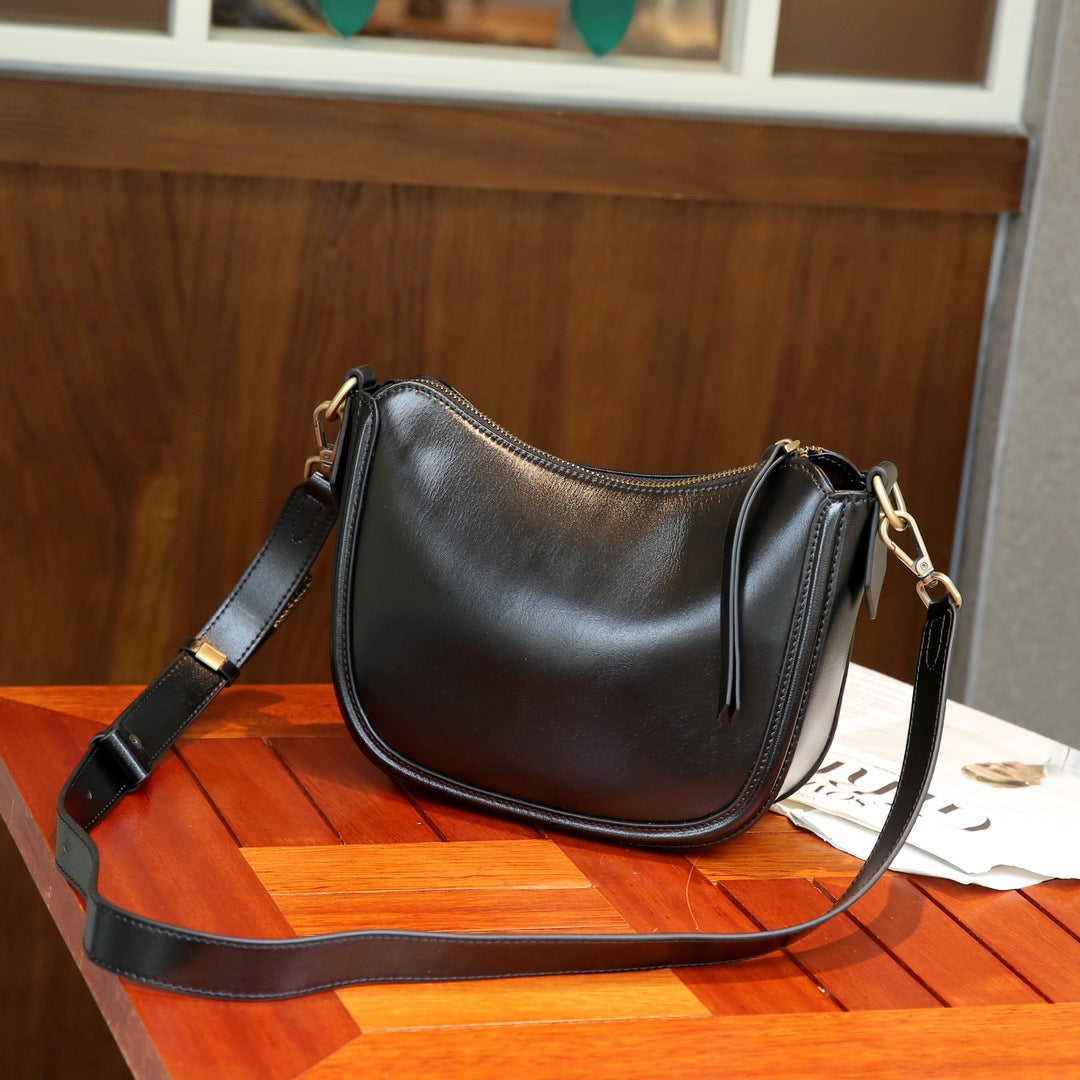 Commerce extérieur Sac d'épaule de croissant de cowhide à grain végétalisé
