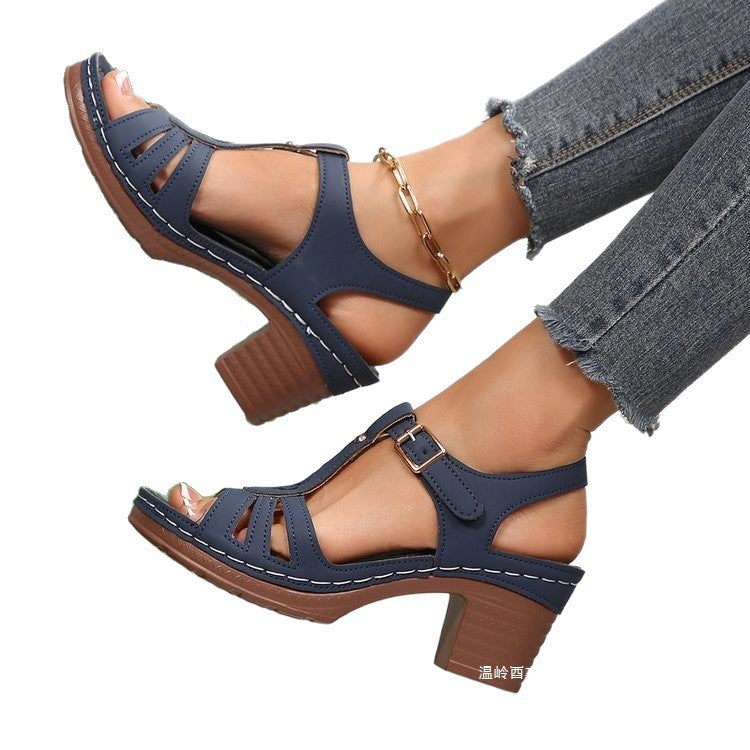 Sandales Wedge de plus grande taille avec un design peep-toe
