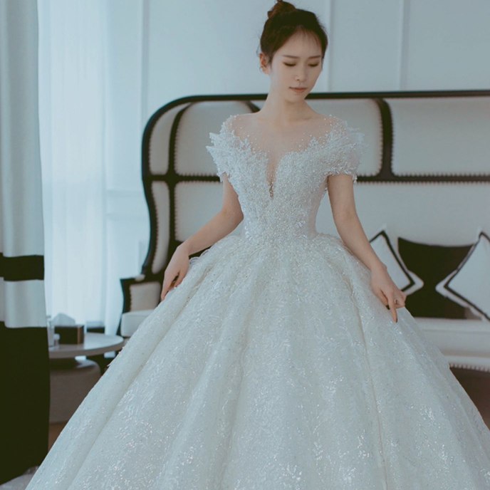 Robe de mariée principale française hors épaule