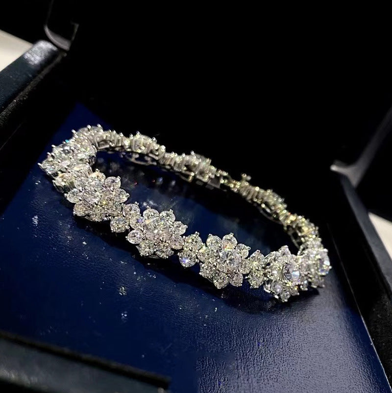Full Diamond Sunflower Imitation Mosan Diamond Bracelet pour femmes Luxe Luxe Haute Sens H